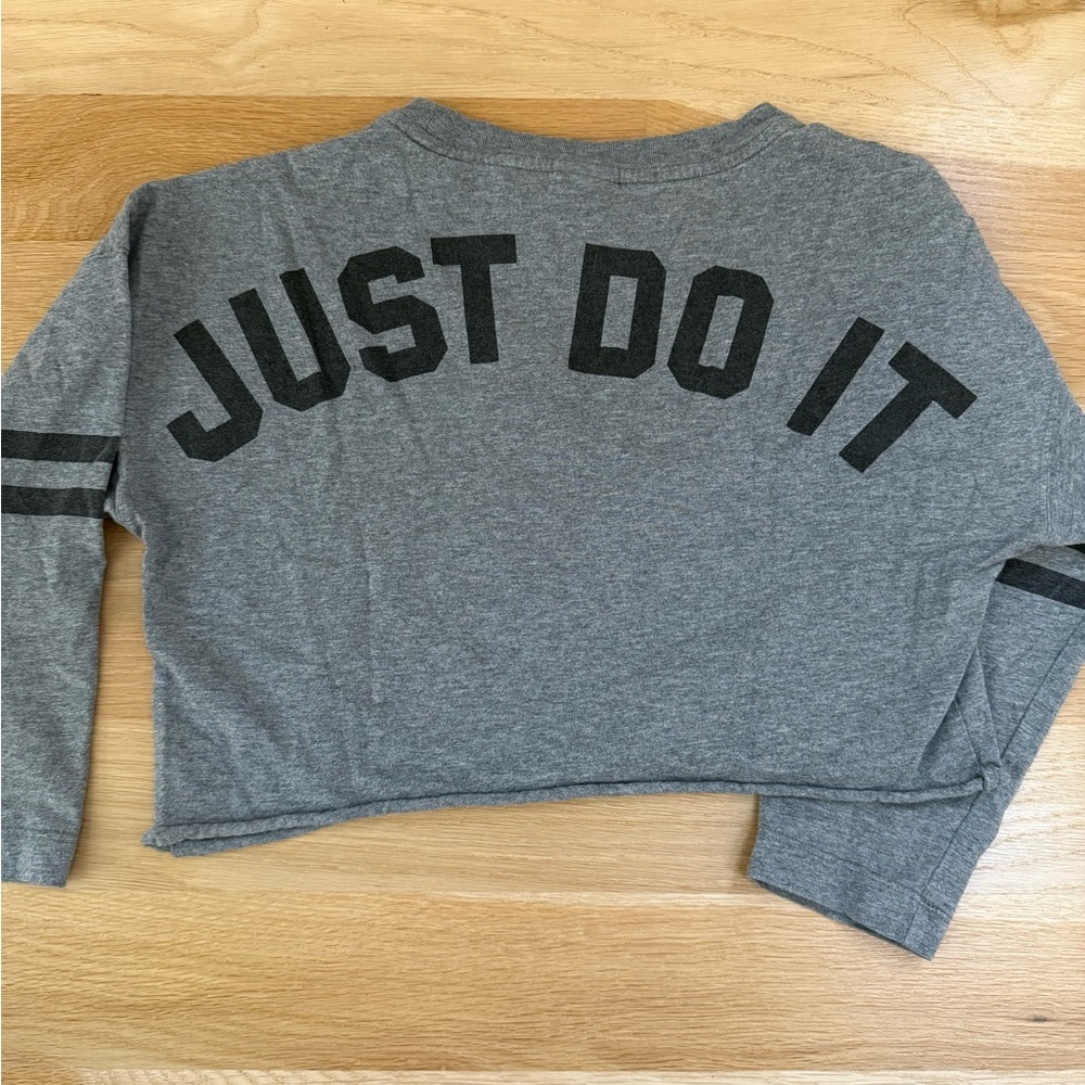Nike Cropped Gray Long Sleeve Shirt